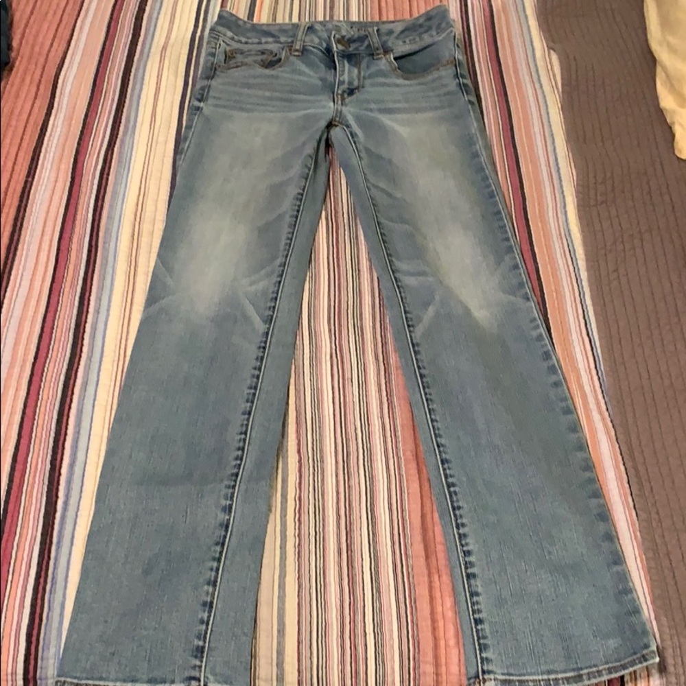American Eagle Low Rise Straight Legged Jeans.